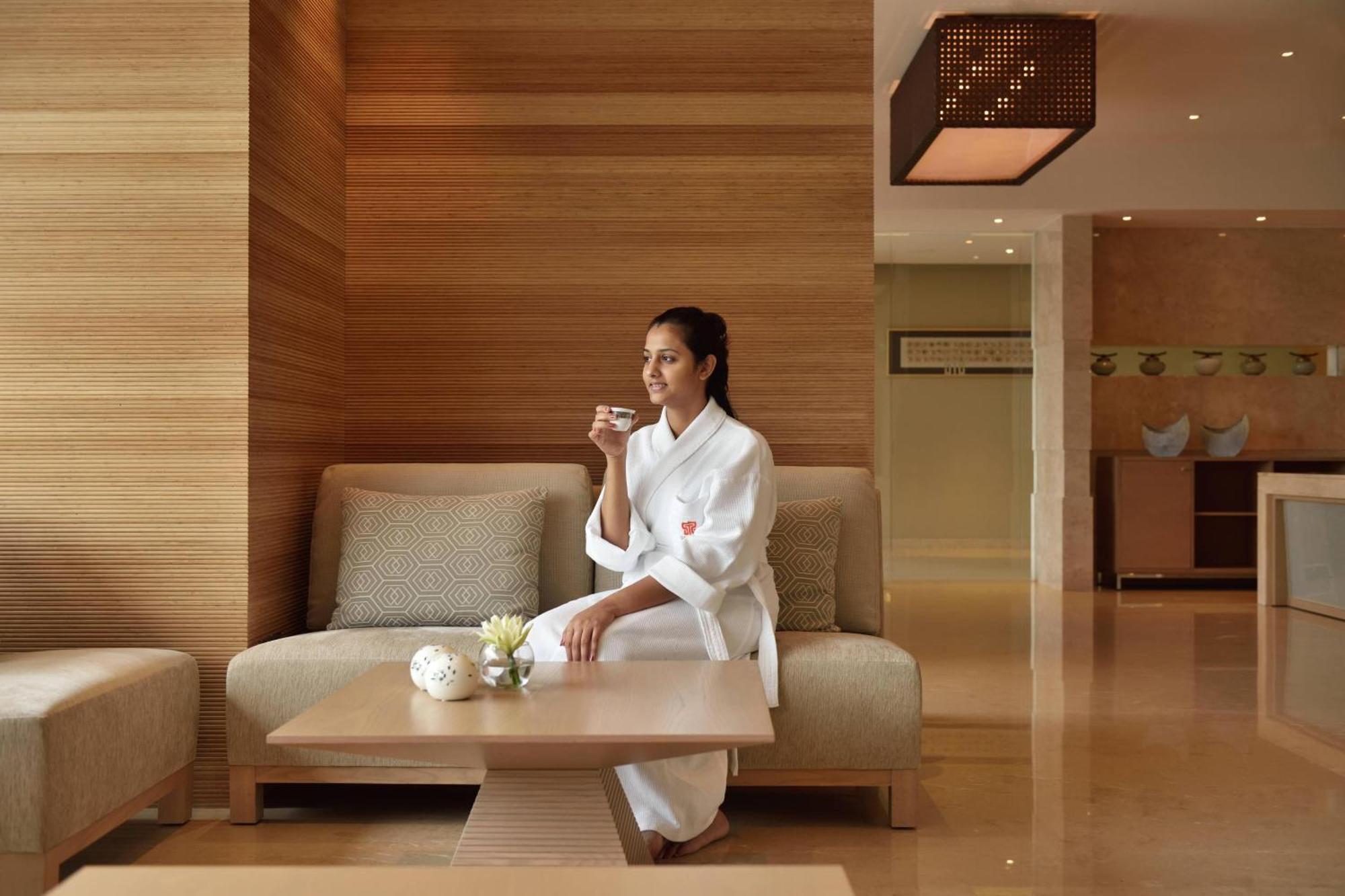 Kochi Marriott Hotel Eksteriør bilde A guest at the spa